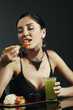 Foto: Woman eating salmon sashimi with cold green tea Woman eating salmon sashimi with cold green tea
