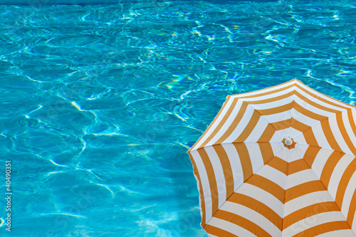 Photo: parasol, piscine parasol, piscine