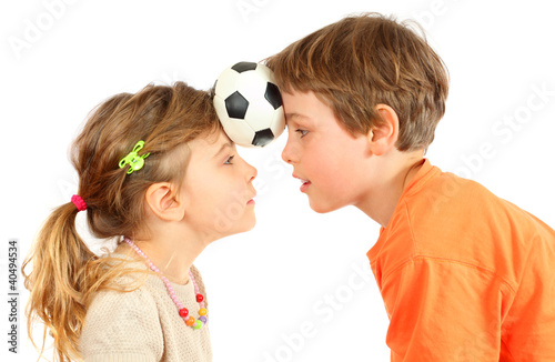 Foto: Brother and sister hold their heads little ball Brother and sister hold their heads little ball