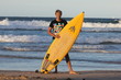 Surfeur blond