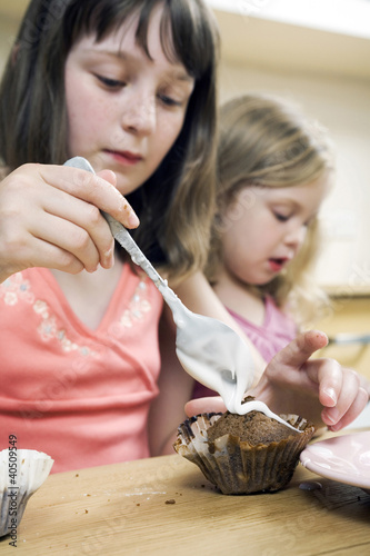 Foto: Kids learning baking Kids learning baking