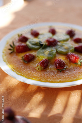 Foto: Fruit dessert on the table Fruit dessert on the table
