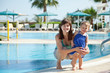 Foto: happy mother with toddler happy mother with toddler