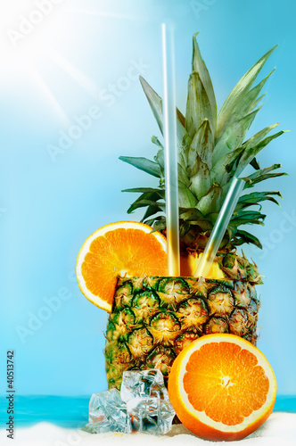 Foto: Pineapple with oranges and tubules Pineapple with oranges and tubules