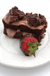 Fetta di torta cioccolato e fragola