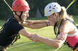Foto: Partnerübung im Seilpark Partnerübung im Seilpark