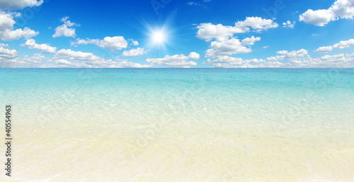 Foto: beach and tropical sea beach and tropical sea