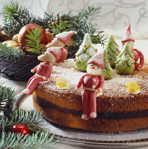 Photo: Poppy seed cake decorated with Christmassy marzipan figures Poppy seed cake decorated with Christmassy marzipan figures