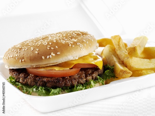Foto: Hamburger and chips Hamburger and chips