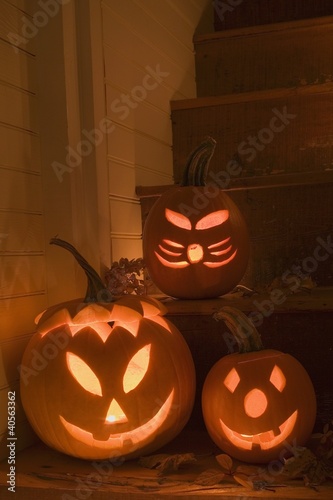 Photo: Pumpkin lanterns for Halloween on stairs Pumpkin lanterns for Halloween on stairs