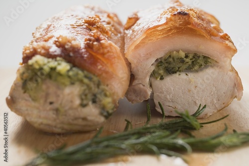 Foto: Roast pork with crackling and herb stuffing Roast pork with crackling and herb stuffing