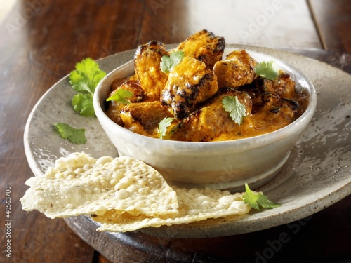 Photo: Curry with coriander leaves and poppadoms (India) Curry with coriander leaves and poppadoms (India)