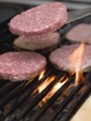 Foto: Grilling burgers Grilling burgers