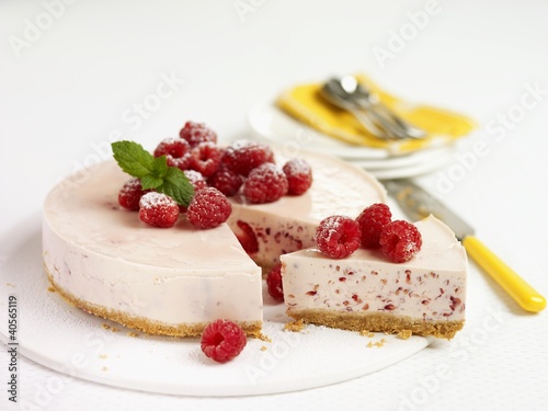 Foto: Raspberry cheesecake, a piece cut Raspberry cheesecake, a piece cut
