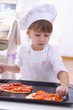 Foto: Girl making pizza Girl making pizza