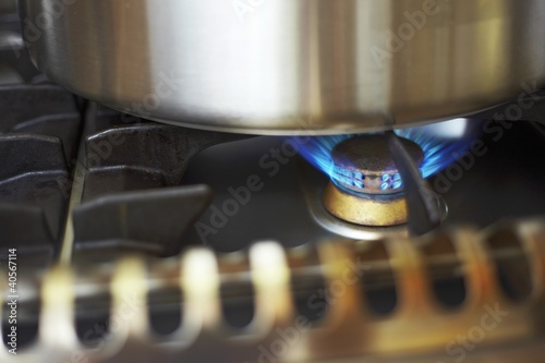 Foto: Burning flame on a gas stove (close-up) Burning flame on a gas stove (close-up)