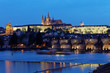Prag, Karlsbrücke und Prager Burg Hradschin bei Na