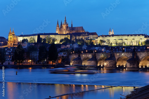 Foto: Prag, Karlsbrücke und Prager Burg Hradschin bei Na Prag, Karlsbrücke und Prager Burg Hradschin bei Na