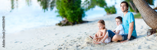 Foto: Family enjoying time at beach Family enjoying time at beach