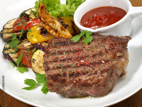 Foto: Steak vom Rind mit BBQ Sauce Steak vom Rind mit BBQ Sauce