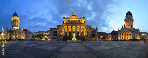 Photo: Gendarmenmarkt Berlin Mitte zur blauen Stunde Panorama Gendarmenmarkt Berlin Mitte zur blauen Stunde Panorama