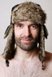 Mann mit Wintermütze