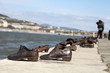 Photo: Schuhe am Donauufer Schuhe am Donauufer