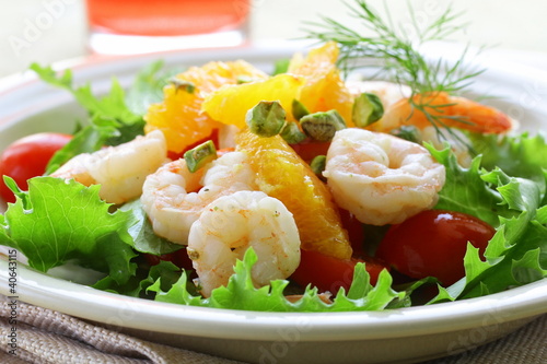 Photo: salad with grilled shrimp, orange and pistachios salad with grilled shrimp, orange and pistachios