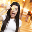Detalii fotografie woman with a potatoe chip