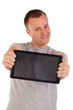 Junger Mann mit Tablet PC
