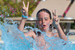 Erfrischung - Junge springt ins Wasser- Wasserbombe