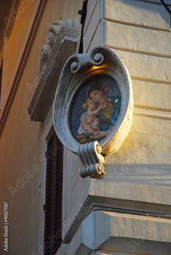 Photo: Rome Virgin Mary with a child, building decoration Rome Virgin Mary with a child, building decoration