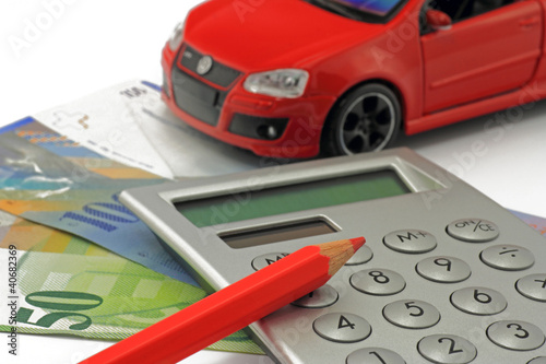 Foto: taschenrechner mit auto und schweizerfranken taschenrechner mit auto und schweizerfranken