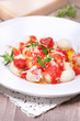 Gnocchi w sosie pomidorowym  z parmezanem