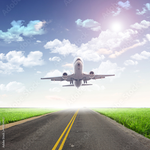 Illustration: Image of a white passenger plane Image of a white passenger plane
