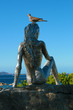 Statua con colomba