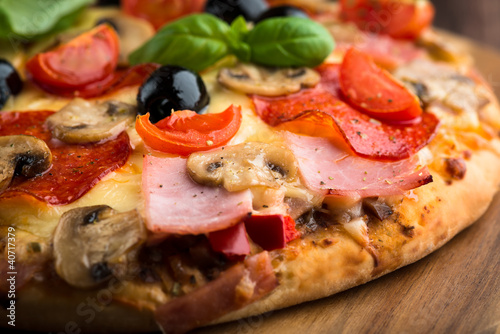 Foto: Pizza with Salami, Ham and Mushrooms Pizza with Salami, Ham and Mushrooms