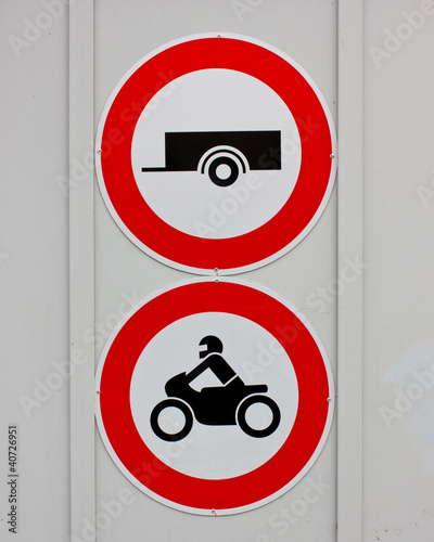 Photo: Fahrverbot für Anhänger und Motorräder Fahrverbot für Anhänger und Motorräder