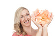 Frau hält wunderschöne Blume