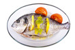pescado crudo en bandeja de cristal para asar pescado crudo en bandeja de cristal para asar