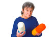 Seniorin mit grossen Pillen