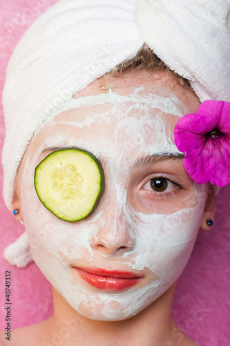 Foto: Once cucumber over an eye at a spa Once cucumber over an eye at a spa