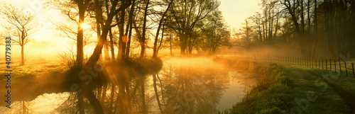 Foto: Fog rolling through rural landscape Fog rolling through rural landscape