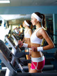 Foto: Young woman doing sport in gym Young woman doing sport in gym