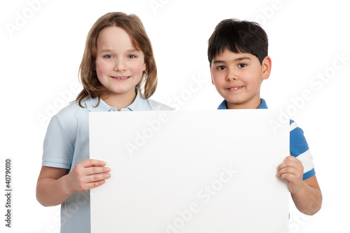 Foto: kinder präsentieren werbetafel kinder präsentieren werbetafel