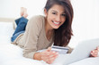Foto: Woman looking straight ahead, with her credit card and tablet in Woman looking straight ahead, with her credit card and tablet in
