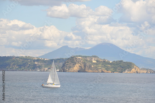 Photo: vista mare su Napoli e Vesuvio vista mare su Napoli e Vesuvio