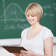 studentin arbeitet mit tablet-pc