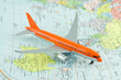avion à réaction sur carte du monde