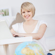 reise buchen am computer